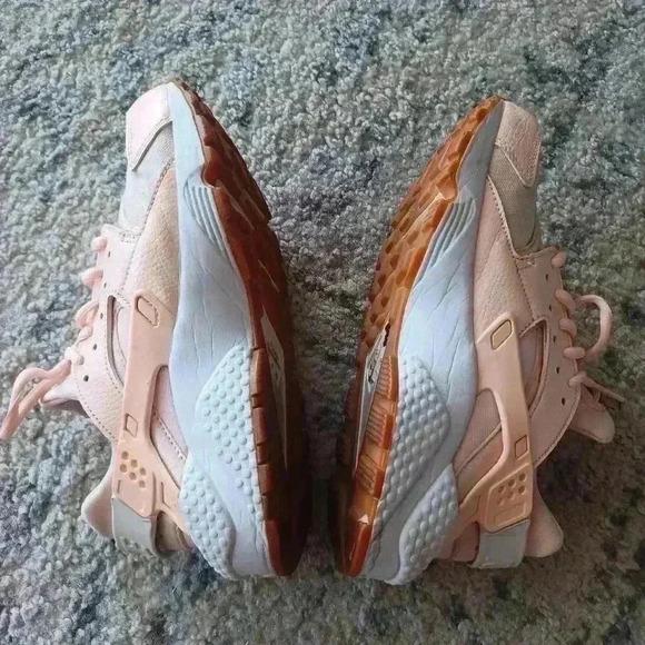 Nike Air Women Huarache Run Sunset TINT/WHITE-GUM 6.5 - Picture 7 of 15